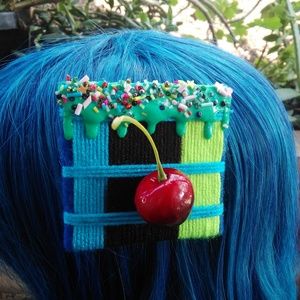 Mini Art Hair Clip